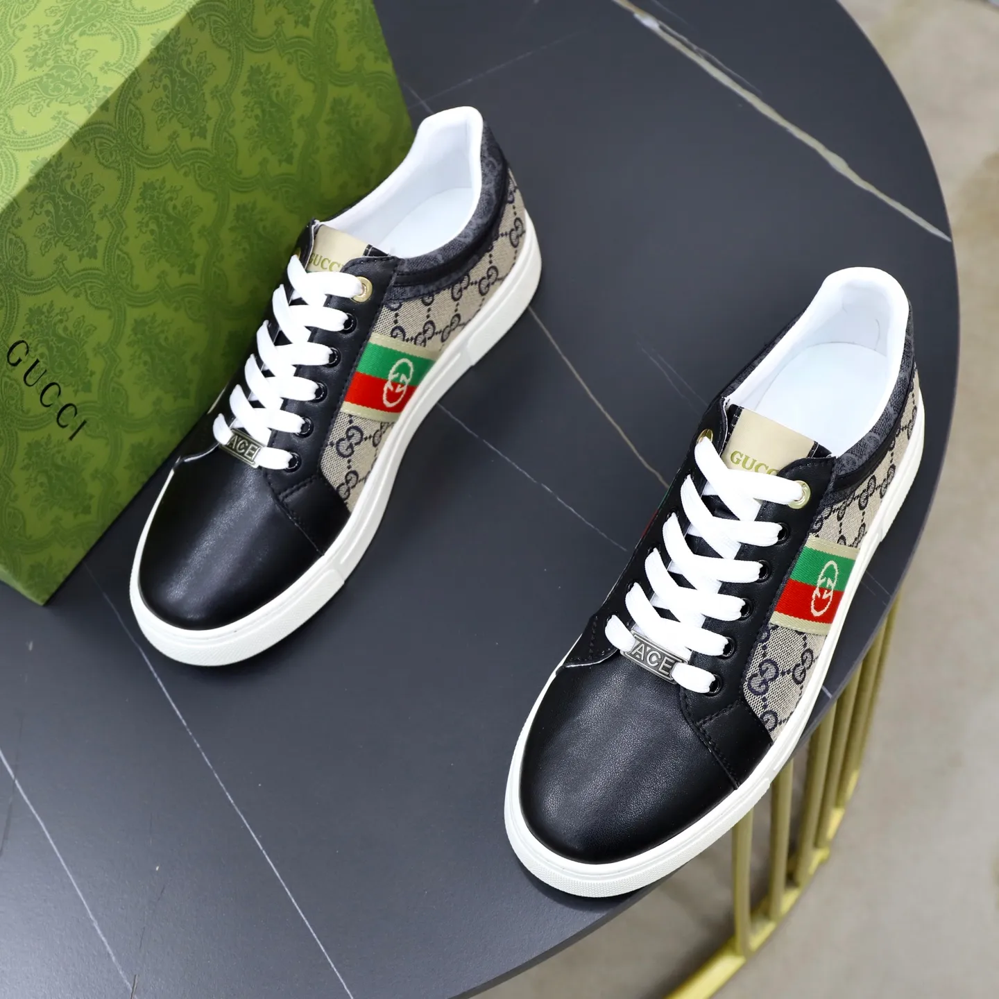 Ex-factory price: 440💰🙅‍♂️🙅‍♂️🙅‍♂️ Brand: GUCCI Standard code: 38-44 (45 customized) Grade: Same as the official website Material: Original material splicing Comfortable and breathable lining Lightweight and wear-resistant sports outsole Style category: Men's fashionable casual shoes Running sneakers Distinguished luxury brand elements Top luxury Color: actual picture color